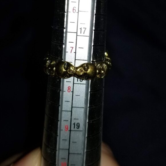 NWOT Surprise skull rings pair - Picture 8 of 9